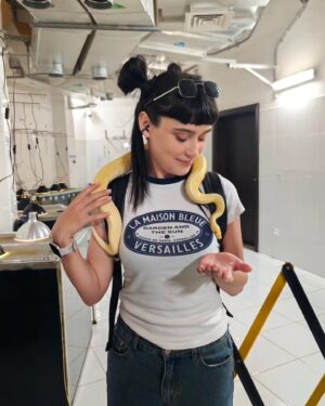 Irina Rimes Instagram - Știți că v-am povestit de căștile de la @huaweimobilero ? 
Le iau cu mine de atunci. 

📍Aici, eram la Dubai Safari Park 
 #FreeClip #HUAWEIFreeClip #FashionForward