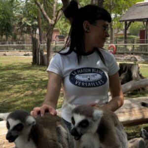 Irina Rimes Instagram - Știți că v-am povestit de căștile de la @huaweimobilero ? 
Le iau cu mine de atunci. 

📍Aici, eram la Dubai Safari Park 
 #FreeClip #HUAWEIFreeClip #FashionForward