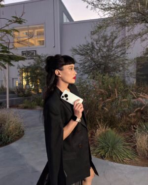 Irina Rimes Instagram - Evenimentul XMAGE, din Dubai ⭐️ a fost impresionant, iar Pozele astea făcute cu  noul telefon HUAWEI PURA 70 sunt la fel ✨️

Îl găsiți pe @huaweimobilero

iar în fiecare poza veți găsi un detaliu comun ▶️

#FashionForward #supersymbol #huaweipura70ultra #huawei