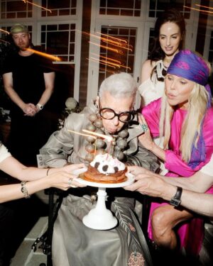 Iris Apfel Instagram - I've been told this is called a "photo dump" of my birthday celebrations 🥳 1️⃣0️⃣1️⃣ 🥳