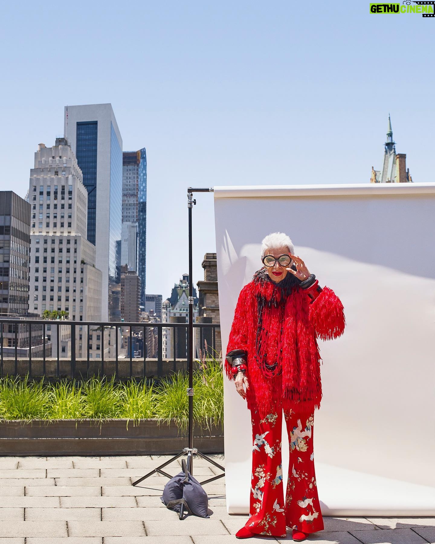Iris Apfel - 192.4K Likes - š¶ New York, New York⦠itās a helluva town š¶
šššš½
#NationalNewYorkDay #NewYorkDay