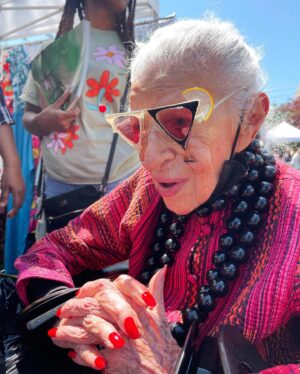Iris Apfel Instagram - Yippee yippee it’s the @hamptonflea!!!