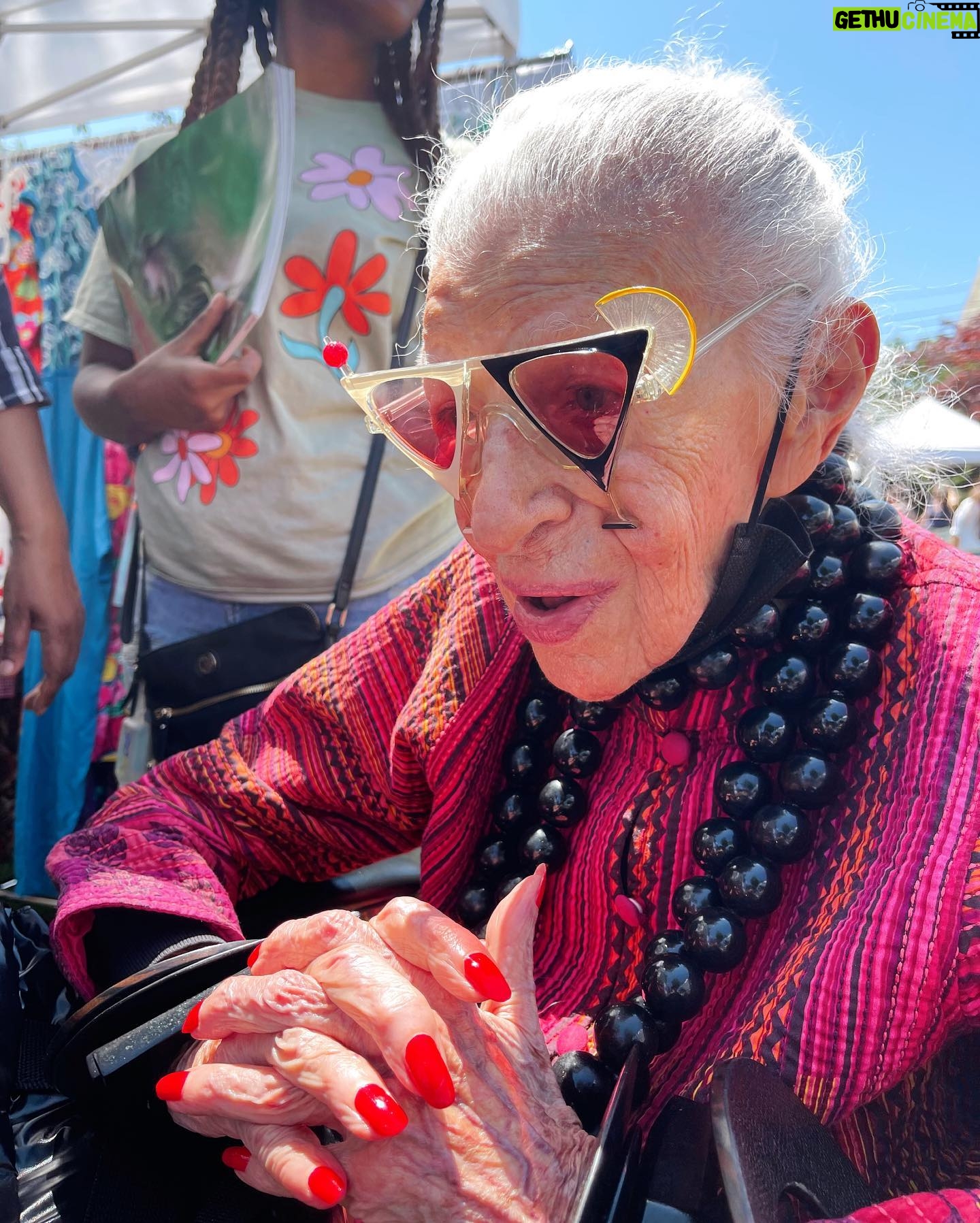 Iris Apfel - 106.6K Likes - Yippee yippee itās the @hamptonflea!!!