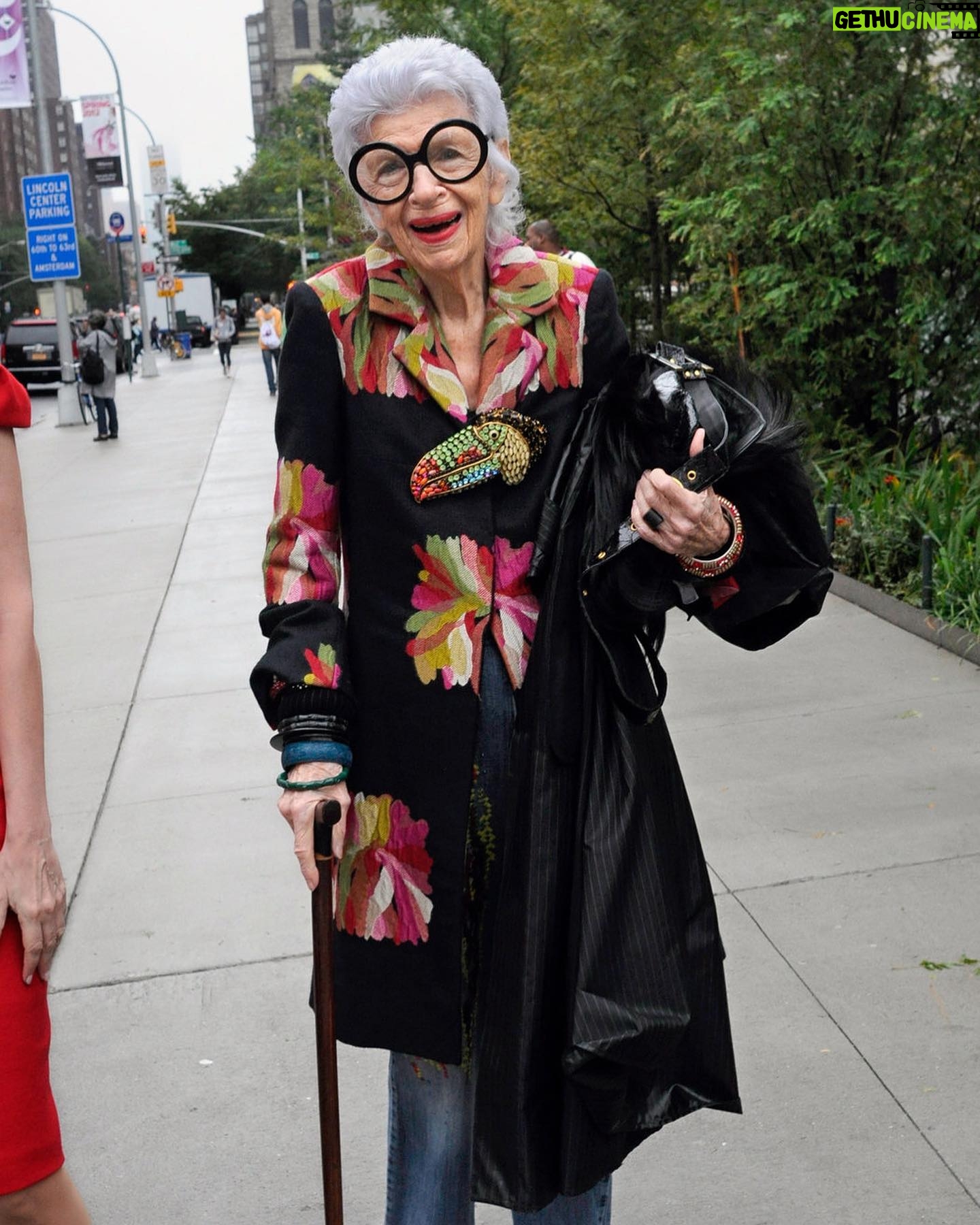 Iris Apfel - 192.4K Likes - š¶ New York, New York⦠itās a helluva town š¶
šššš½
#NationalNewYorkDay #NewYorkDay