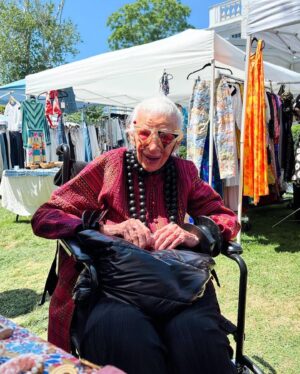 Iris Apfel Instagram - Yippee yippee it’s the @hamptonflea!!!