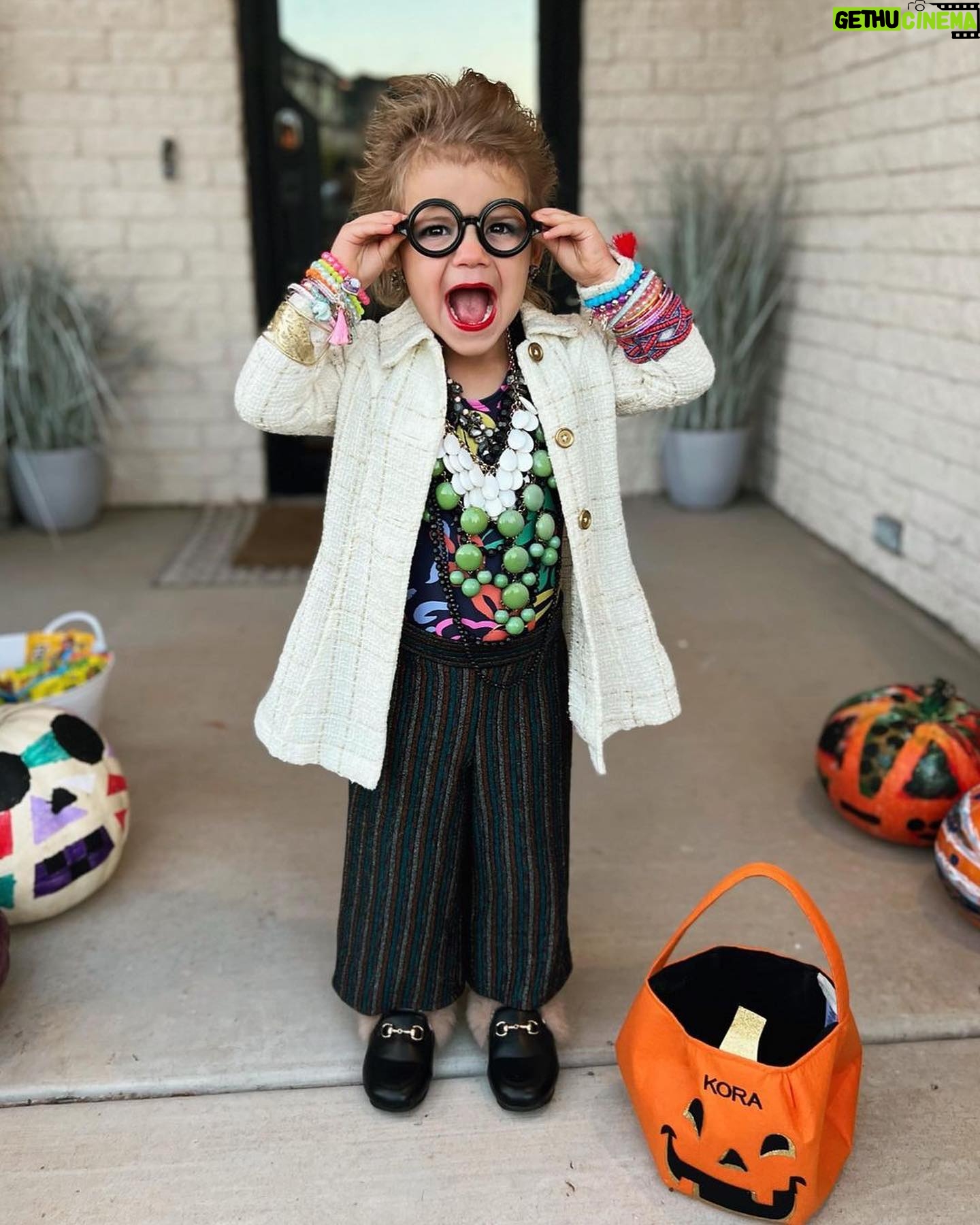 Iris Apfel - 86.6K Likes - šš the Halloween festivities continue! šš
I love seeing your costumes!!
#Halloween #IrisApfel #IrisYourCloset #HalloweenCostume