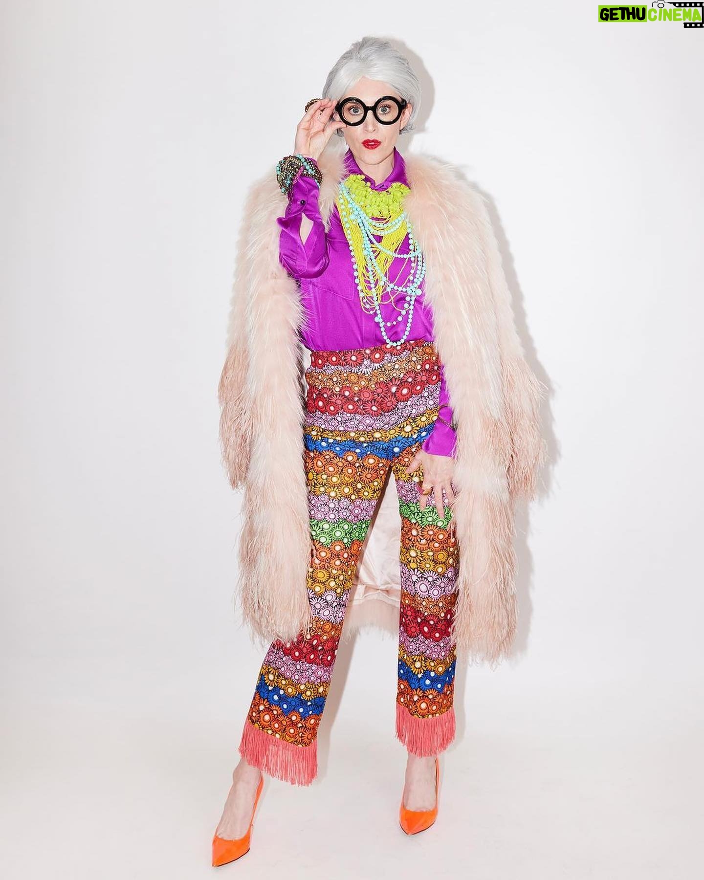 Iris Apfel - 86.6K Likes - šš the Halloween festivities continue! šš
I love seeing your costumes!!
#Halloween #IrisApfel #IrisYourCloset #HalloweenCostume