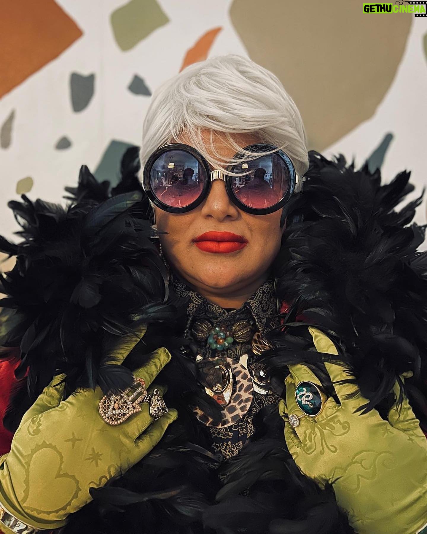 Iris Apfel - 86.6K Likes - šš the Halloween festivities continue! šš
I love seeing your costumes!!
#Halloween #IrisApfel #IrisYourCloset #HalloweenCostume