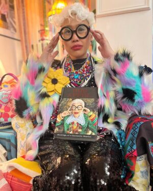 Iris Apfel Instagram - 🎃🎃 the Halloween festivities continue! 🎃🎃
I love seeing your costumes!!
#Halloween #IrisApfel #IrisYourCloset #HalloweenCostume