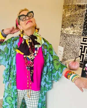 Iris Apfel Instagram - 🎃🎃 the Halloween festivities continue! 🎃🎃
I love seeing your costumes!!
#Halloween #IrisApfel #IrisYourCloset #HalloweenCostume