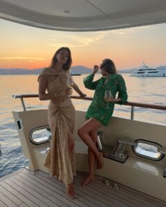 Actress Iris Mittenaere HD Instagram Photos and Wallpapers August 2024