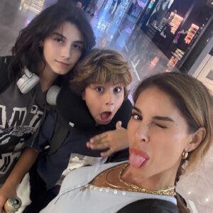 Irmak Ünal Instagram - Family love is the ultimate vibe—it’s the happiness that stays, the bond that never fades, and the emotion that fills our hearts with every moment we share. My truth, my gratitude is my family… thank you 🧿🙏🏻♥️ #gratitude #family #love