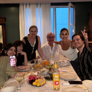 Irmak Ünal Instagram - Family love is the ultimate vibe—it’s the happiness that stays, the bond that never fades, and the emotion that fills our hearts with every moment we share. My truth, my gratitude is my family… thank you 🧿🙏🏻♥️ #gratitude #family #love