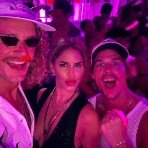 Irmak Ünal Instagram - Missing already 🤍✨☺️ #fam #gratefulformyfriends #blissed