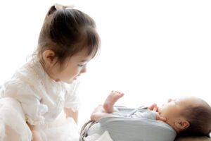Iroha Yanagi Instagram - ⁡
𓅮𓅸𓂃𓈒𓂂
⁡
𝘕𝘦𝘸𝘣𝘰𝘳𝘯 𝘗𝘩𝘰𝘵𝘰𝘨𝘳𝘢𝘱𝘩𝘺
⁡
👧🏻の時が里帰り出産で
生後2week〜3weekで撮影が出来ず
叶わなかったニューボーンフォト。
生後1weekの👦🏻撮影を依頼✨
親のエゴに付き合ってもらいました📷 ˎˊ˗ 
⁡
終始 、‎可愛い ！！ が絶えなかった🫢
ぐっすり眠ってていい表情いっぱい
納めることができて大満足👏🏼
初のきょうだい写真も撮れて
また家宝が増えた🕊
⁡
娘がぐずってしまった時
一緒に機嫌をとって下さって
助かりました🥺
@ichicame_photo 
素敵なお写真ありがとうございます🤍

#ニューボーンフォト #生後1週間 
#令和6年ベビー #6月生まれベビー 
#辰年ベビー #男の子ベビー #男の子ママ 
#2児ママ #きょうだい写真