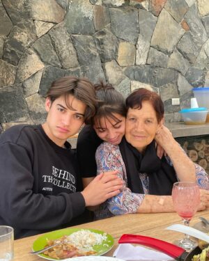 Isabela Merced Instagram - mi querida familia ♥️🇵🇪