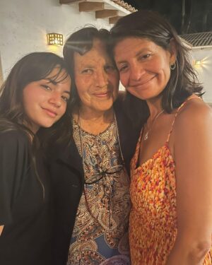 Isabela Merced Instagram - mi querida familia ♥️🇵🇪