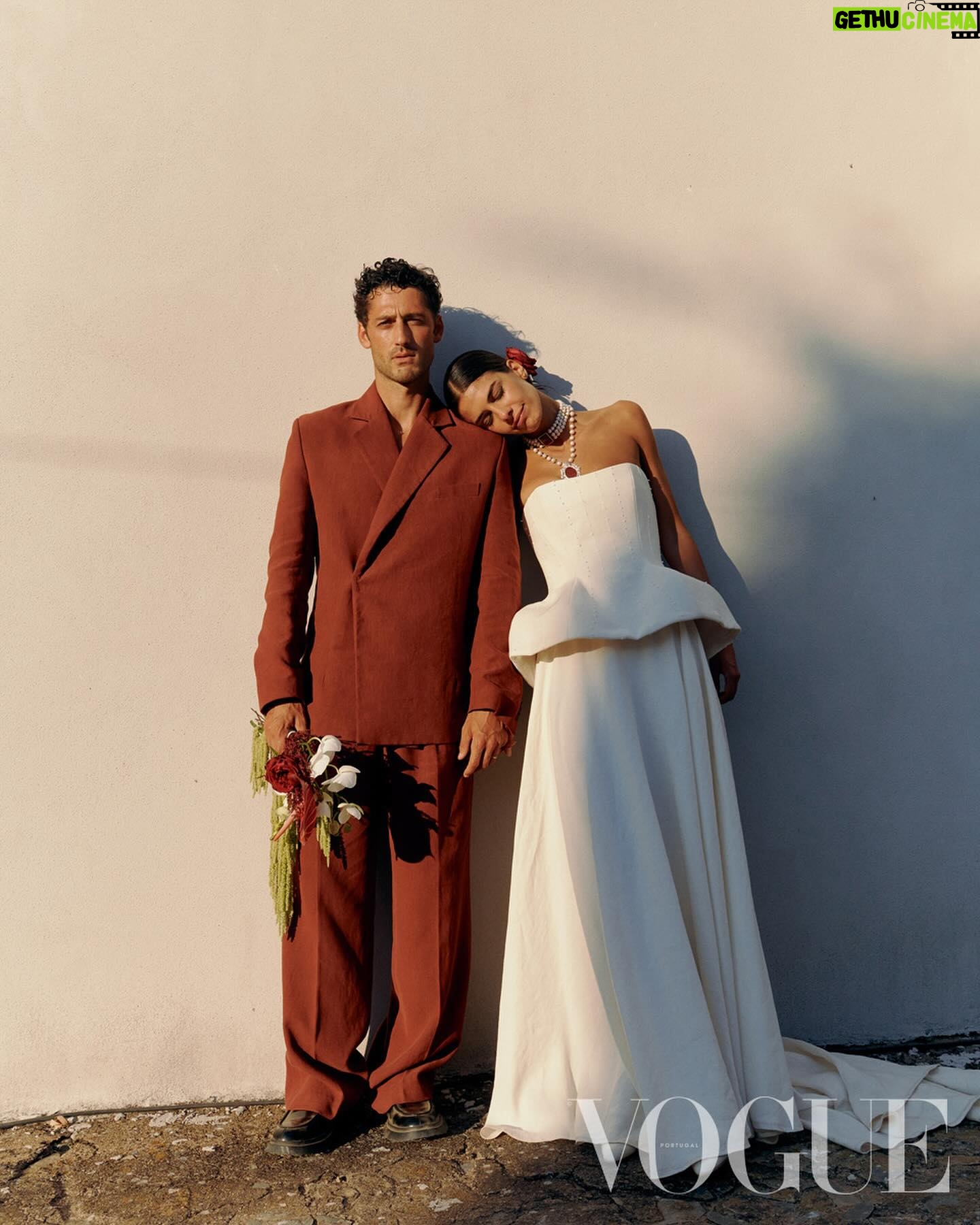 Isabela Valadeiro - 16K Likes - 20-07-2024 Our Day.
Alentejo.
Cante.
Lua cheia.
Amor. ❤️🔥
Local @mainovaalentejo
Wedding Planner @amor_e_lima
Jóias Noiva e Alianças @tavares_1922
Jóia Noivo @mateonewyork
Make Up & Hair @tomperdigao
Produtos @clarinsportugal
Dress @nunoabrantes_atelier
Styling @joaopombeiro
Catering @casa.do.marques
Bolo @brigadeirandolx
Cante @casadasartesarraiolos
Fotos @__lucasfonseca