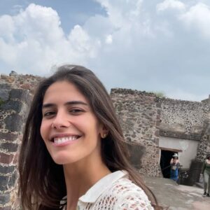 Isabela Valadeiro Instagram - Mais real que isto não tenho para vos oferecer 😂. Foi lindo, tudo  lindo! 🦝
A companhia é o meu paraíso.

1. Episódio piloto casados no paraíso
2. Breve explicação sobre o estuco de Teotihuacán 
3. Para marcações com a Guia virtual DM
4. Pablo mi amor 
5. Alegria, alegria
6. A casa Lagosta 
7. Aluguer de carros de golf em Holbox, viagem pacífica 
8. Casados na Gruta 
9. Guarda-costas de guaxinins 
10. Informação dramática 

#honeymoon #colores #mexico