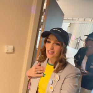 Isabella Santoni Instagram - Que emoção presenciar esse momento! Muito orgulho da @rebecarandrade 🇧🇷💛 Obrigada por representar tão bem nosso país! 🙏 

#goldenmoments #coronanasolimpíadas #publi