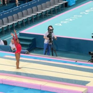 Isabella Santoni Instagram - Que emoção presenciar esse momento! Muito orgulho da @rebecarandrade 🇧🇷💛 Obrigada por representar tão bem nosso país! 🙏 

#goldenmoments #coronanasolimpíadas #publi