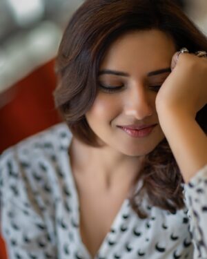 Isha Chawla Instagram - Just what Monday feels like🖤

New week bringing its newness with some excitement and some stress . 🫶
.
.
.
#eshachawla #monday #mondaymotivation #loveislove #gratitude #newweek