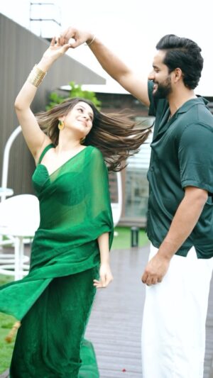 Isha Malviya Instagram - ☔️💚
.
Thankyou for all the love on #zorkibarsaathui keep making reels and don't forget to tag us! 🙏🏻🙈
.
@instagram 
#ishamalviya #fukrainsaan