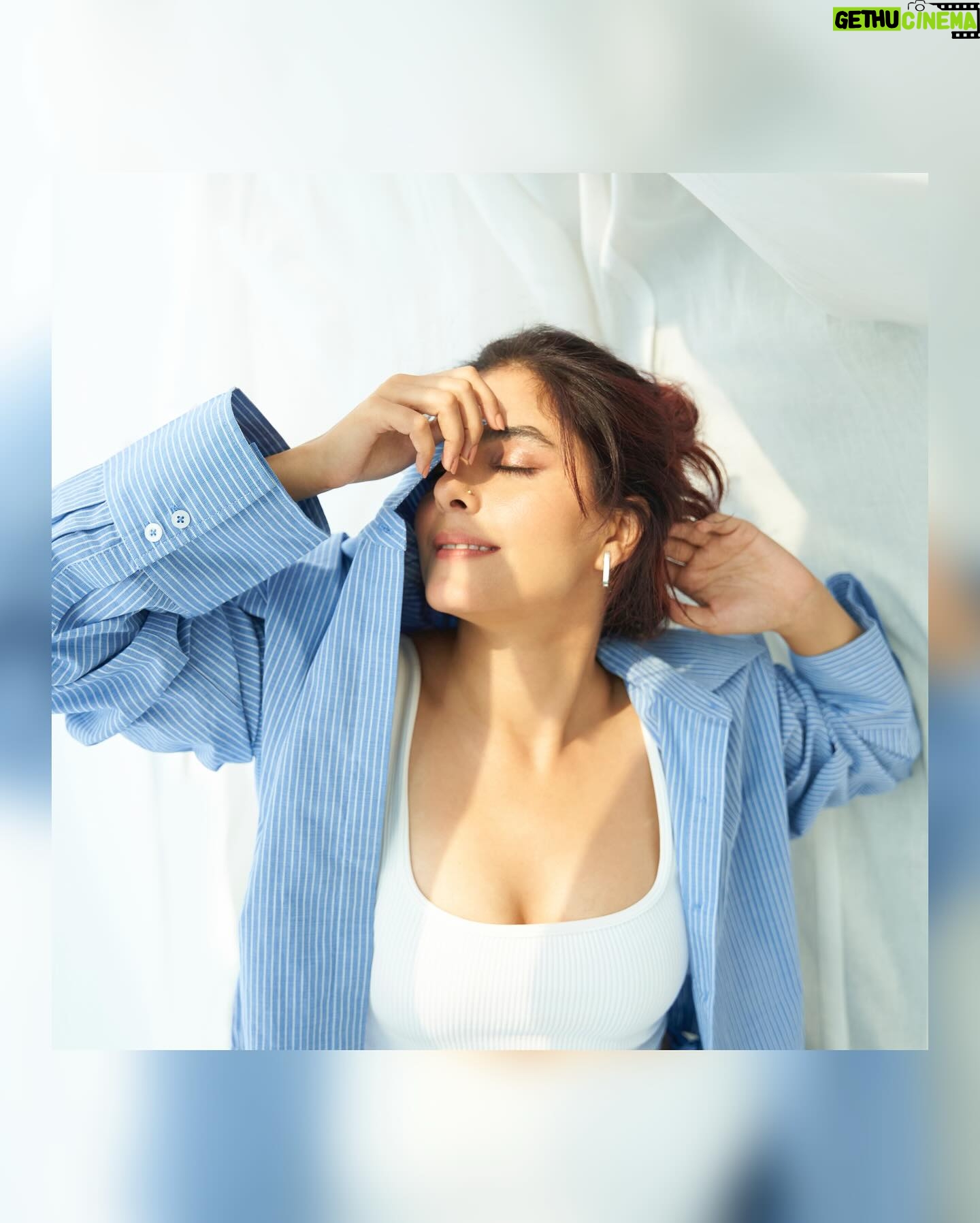 Isha Talwar - 172.4K Likes - Feeling light and easy ‘:)
📸 @tejasnerurkarr 🥼 @tryagaintoobad 💋@riyasheth.makeuphair 💇♀️ @bhargavipuri ✡️
#mood :)