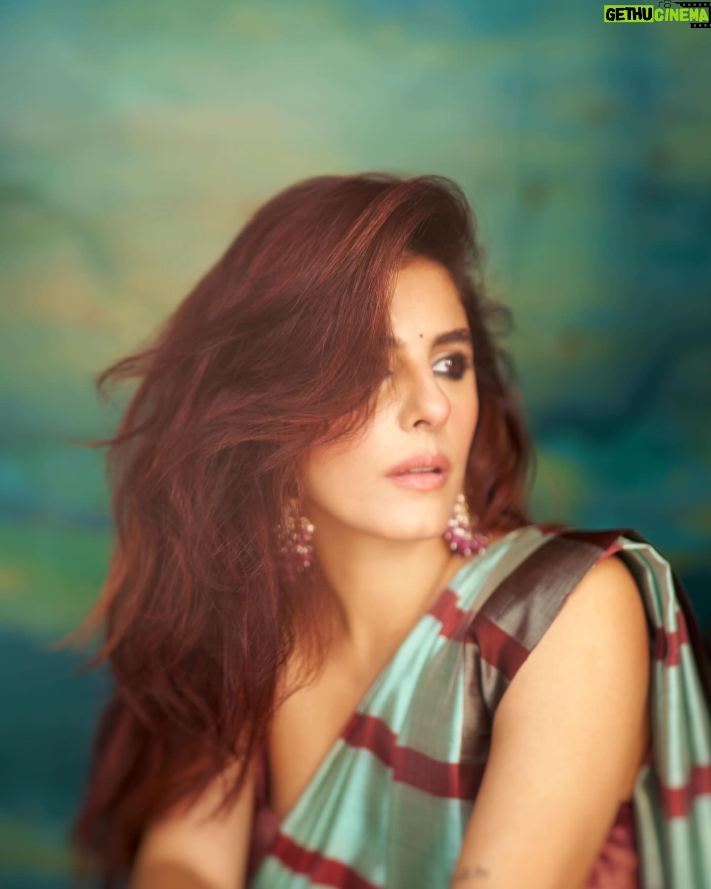 Isha Talwar - 172.4K Likes - Feeling light and easy ‘:)
📸 @tejasnerurkarr 🥼 @tryagaintoobad 💋@riyasheth.makeuphair 💇♀️ @bhargavipuri ✡️
#mood :)