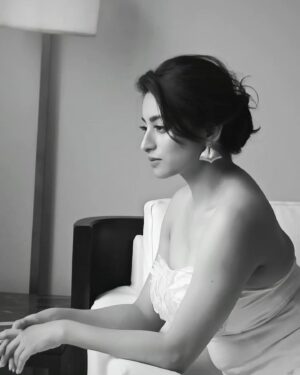 Ishaa Saha Instagram - 🤓