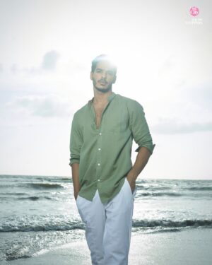 Ishaan Khattar Instagram - In an exclusive shoot with HT City Showstoppers, Ishaan Khatter (@ishaankhatter) engages in the creative process while choosing outfits. “No matter what kind of shoot it is, as long as we’re here to create something, I’ll give you my creative inputs,” he shares.
Ishaan Khattar effortlessly showcases his style in a pastel green linen-cotton shirt from Fabindia (@fabindiaofficial), featuring subtle block print details. The actor pairs it with white pants and stylish Kolhapuri sandals from the same brand, embodying laid-back elegance by the shore.

Creative Director: Ishaan Khatter (@ishaankhatter)
Producer: Shara Ashraf Prayag (@sharaashraf)
Story and Talent Coordination: Monika Rawal (@monikarawal99)
Ishaan’s Manager: Aishwarya Narayanmoorthy (@aishwaryan93)
Styling: Aastha Sharma (@aasthasharma)
Photos: Vidhi Godha (@vidhigodha)
Production Assistance: Akash Bhatnagar (@akashbhatnagar7) and Zahera Kayanat (@kayanaaaaat)
Makeup: Nalini D’costa (@nalini_ferns)
Location: JW Marriott Mumbai Juhu (@jwmarriottjuhu)

#ishaan #ishaankhattar #ishaankhatter #beach #beachlook #beachlove #fabindia #green #pastelgreen #beachvibes #fashion #style #fashionstyle #fashionnova #fashioninspiration