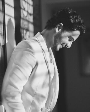 Ishaan Khattar Instagram - A lovely day to take home best actor (critics) for Pippa. Guru Purnima! Remembering and dedicating this to all my gurus today who have taught me all I know. 

Also a quadruple win for Pippa 🙏🏼 wearing my 45 cavalry pin in honour of the regiment. वीर भोग्य वसुंधरा।