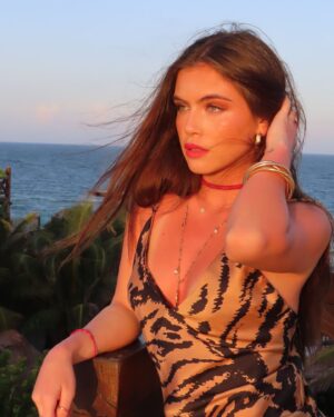 Isidora Vives Instagram - desnudar tu alma y dedicarle una canción🥀