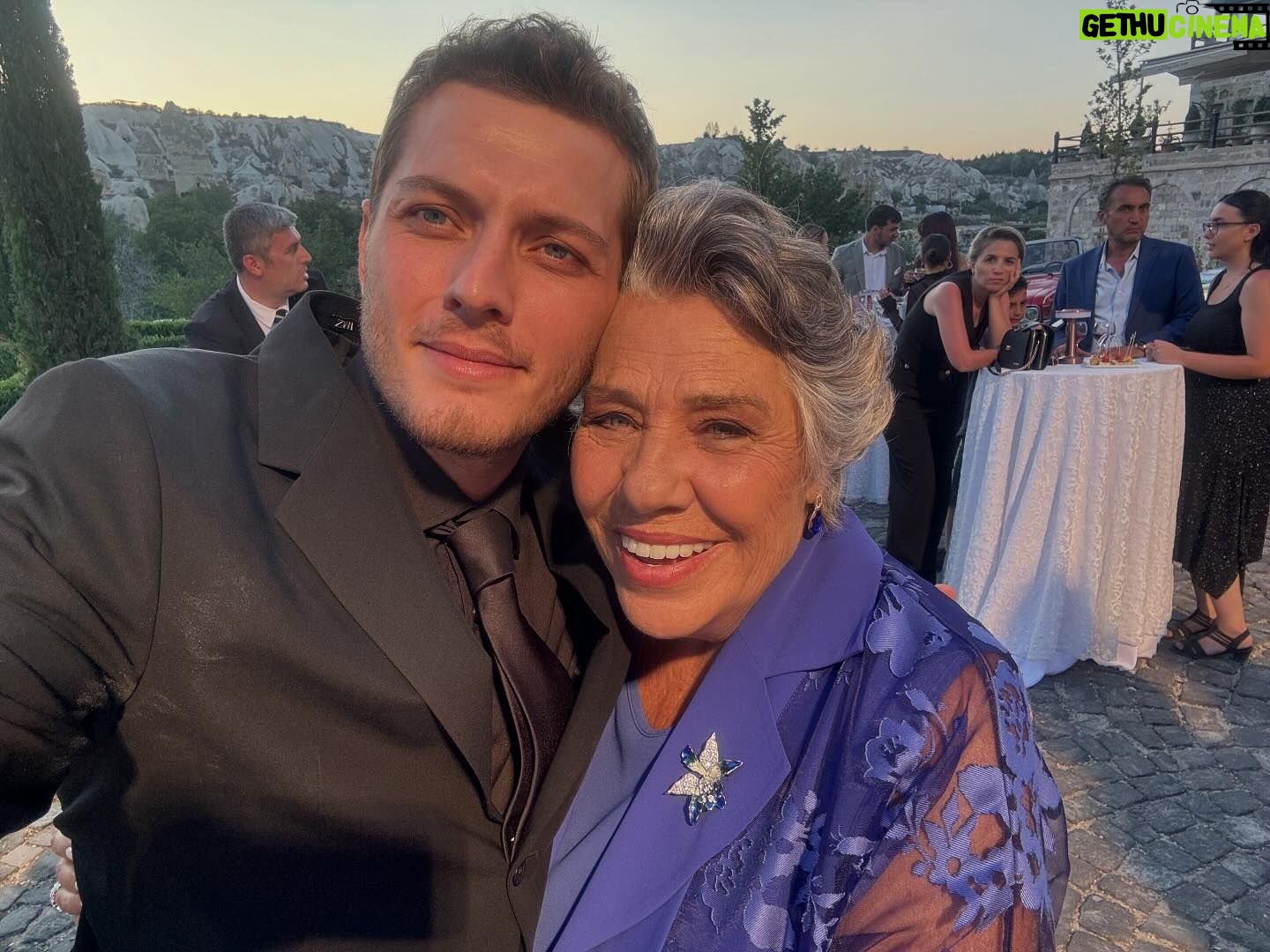 Işıl Yücesoy - 3.7K Likes - Bu güzel çocuklarım hayatıma paldır küldür girdiler ama bir daha hiç çıkmayacaklar gibi 🧿🧿🧿Canım BURAK TOZKOPARAN ile sarmaş dolaş 💕💕💕😌😌