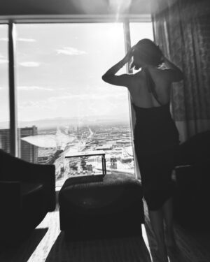 Isis Valverde Instagram - 🖤