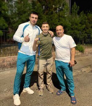 Israil Madrimov Instagram - Legenda Ustozim va do’stim Alhamdulillah 🫂🥇

LEGENDS ; my coach and my friend 🫂two time olimpic champion 🥇

@bakhodirdjalolov @tulkin_kilichev