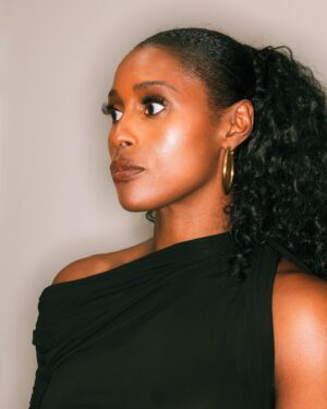 Issa Rae Instagram - Thank you @broccolicity for the beautiful vibes and for the @siennanaturals   @viaraewines love! And to the @amprgroup girlies for holding it down!
—
📸: @jadaimanim
Hair: @felicialeatherwood 
Face: @makeupbydion 
Fits: @shameelahhicks