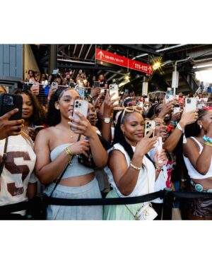 Issa Rae Instagram - Thank you @broccolicity for the beautiful vibes and for the @siennanaturals   @viaraewines love! And to the @amprgroup girlies for holding it down!
—
📸: @jadaimanim
Hair: @felicialeatherwood 
Face: @makeupbydion 
Fits: @shameelahhicks