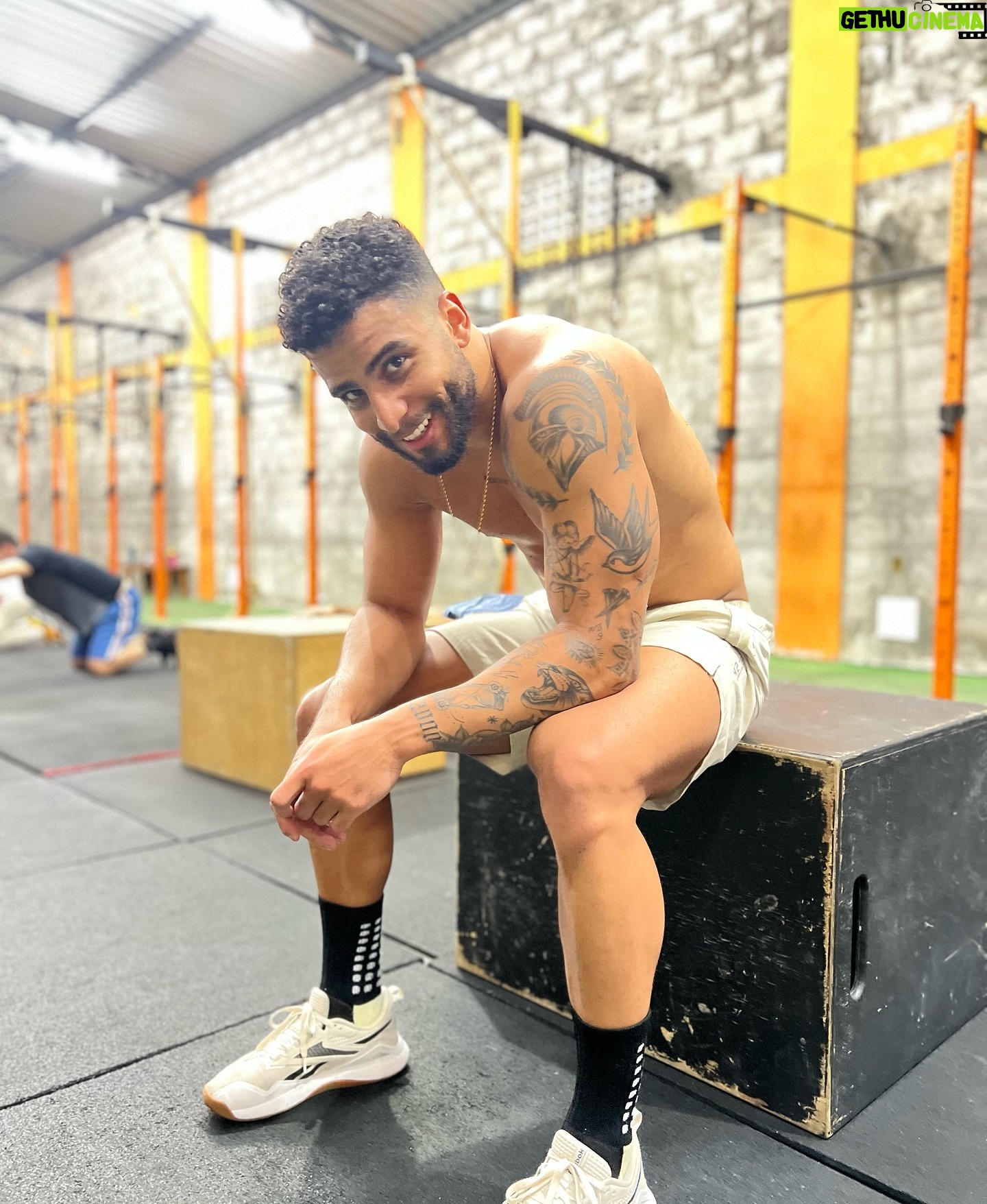 Italo Lopes - 2.2K Likes - Postando algumas das minhas skins de atleta! 🏃🏾⚽️🏋🏾
.
.
.
#lifestyle #explorar #man #treino #vidasaudavel #gym #futvolei #corrida