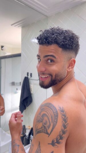 Italo Lopes Instagram - Vocês me pediram muito para mostrar como cuido do meu hair e tá aí ! 🫶🏾💆🏾‍♂️
.
.
.
#cabelo #explorar #cacheados #man #cabeloscacheados #cabelomasculino #cabelomasculinocachos #lifestyle