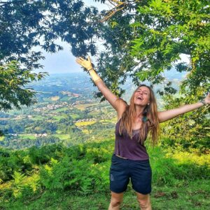 Itziar Ituño Instagram - "O céu sempre esta aqui, viu?
nesta canção
na aldeia e na cidade
na selva e no sertão
Ponta da Baleia
diz
canta nova amiga
con estrelas e raiz.

Todos somos filhos, viu?
todo e circular
chuva, vida e morte
o tempo e o ar
o planeta inteiro
diz
canta nova amiga
con estrelas e raiz."

Sara-ko borda batean...
Maite maite zaituztet!
Esker mila, Jamixel, hau oparia 🌟

#irati #iratifilm 
@iratifilm 

@elenauriz 
@esagardoy 
@kepaer 
@nerth 
@paulurkijoalijo 
@iaranbarri 
@jamixel.bereau