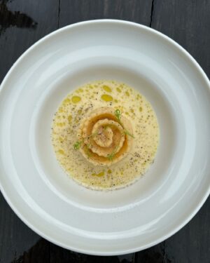 Iveta Fabešová Instagram - Pro novou provozovnu v krásném projektu “Masaryčka” jsem si vysnila koncept snídaní ve stylu Michelin restaurací. Převážně tím, jak bude jídlo naservírované.
A chtěla jsem, aby menu vzniklo ve spolupráci s ženou, (nic feministického) jen jednoduché vzdání respektu mým kolegyním v oboru. A tak jsem se na spolupráci dohodla s @made_by_kristina protože splňuje vše a vlastně mnohem víc.
Žena s nádhernou energií, jasnou vizí, odhodlaností, odvahou, vytrvalostí a talentem, který by mohla rozdávat na počkáni!
Věř si a nepochybuj o své cestě! Jsi skvělá!
A vy se můžete těšit, že již brzy ochutnáte slané menu, které jsme připravily. #staytuned 
#if #ivetafabesova #madebykristina #hrdost