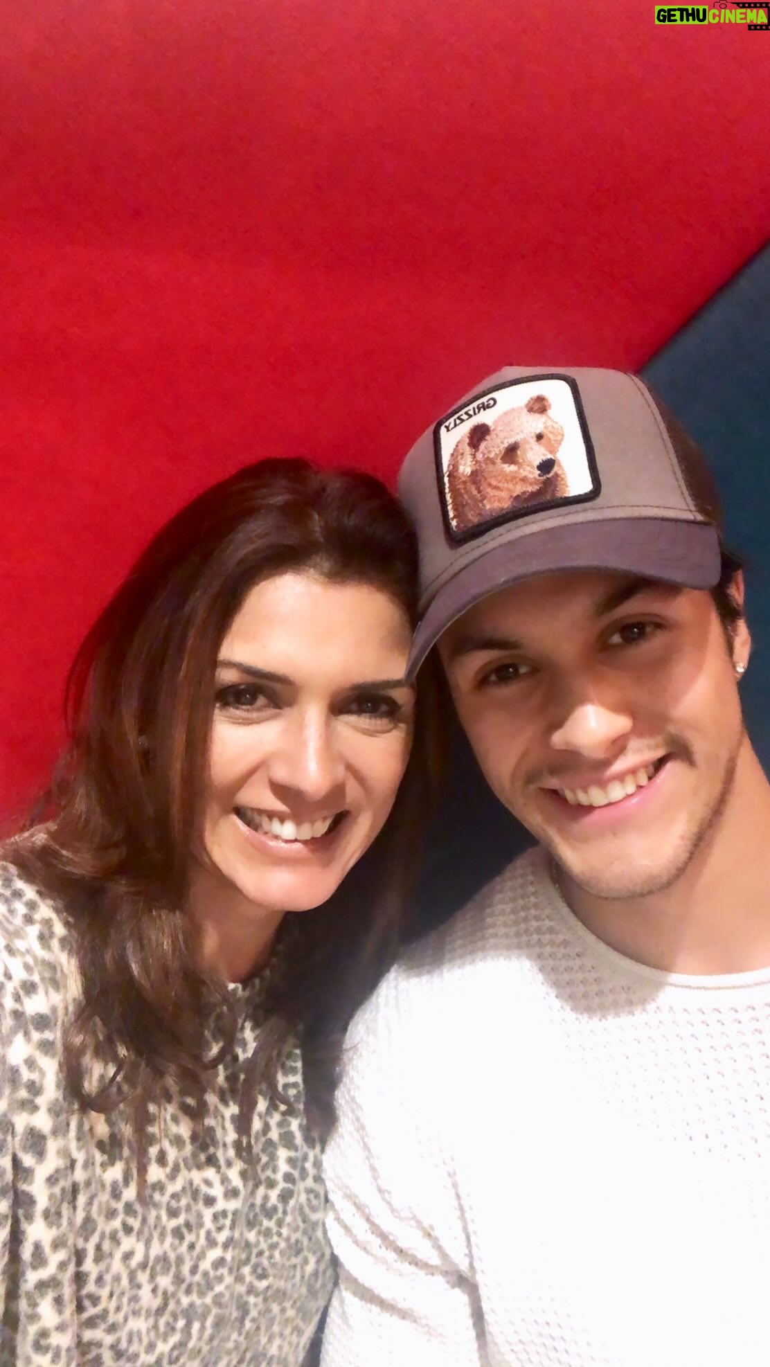 Ivette Vergara - 18.4K Likes - Un 24 de agosto…hace 28 años llegaste a mi vida y, desde entonces, todo cambió para siempre…Convertirme en madre fue el mayor regalo que he recibido, y desde el momento en que te sostuve en mis brazos por 1ra vez, supe que mi vida tenía un nuevo propósito….tu carita, sentir tu olor cada mañana era mi motor y mi mayor fuerza, la razón por la que en los días más difíciles… me he levantado con una sonrisa cada mañana… Te admiro profundamente, hijito, por tu increíble capacidad de enfrentar los desafíos con valentía, por tu tenacidad para levantarte cada vez que la vida te ha hecho caer, y por esa luz que siempre has llevado dentro, iluminando el camino no solo para ti, sino también para quienes tenemos la bendición de tenerte en nuestras vidas
Recuerda siempre lo valioso que eres... La vida no siempre es fácil, y a veces puede parecer abrumadora, pero nunca dejes de luchar por tus sueños….Tienes dentro de ti todo lo necesario para alcanzar lo que te propongas… tu perseverancia y tu corazón valiente te llevarán lejos…No permitas que nada ni nadie te limite. Sigue adelante, hijito mío, con la misma fuerza y pasión que siempre te han definido. Estoy aquí, orgullosa de ti, amándote y apoyándote en cada paso de tu camino…Feliz Cumpleaños mi BB y un abrazo lleno de amor y luz que Dios te llene de bendiciones hoy y siempre 🙏🏼✨♥️ te amo Mamá ♥️@nicosolabarrieta
#felizcumpleaños #amordemama #bendiciones #celebracion #cumpleaños #felicidades #amor #bendiciones