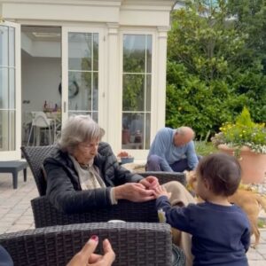 Iza Calzado Instagram - Sunny days and a lot of family time 🌞 Snippets of our first week in the UK filled with love, light, and laughter. 👨‍👩‍👧❤️🇬🇧