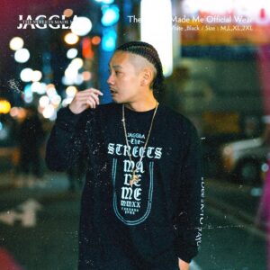 JAGGLA Instagram - [🔥遂に2nd AL発売🔥]
JAGGLA 2nd Album「Streets Made Me」発売を記念したオフィシャルウェアが登場💥12/12〜12/15の三日間限定での数量限定販売⚠️先着200名に非売品のステッカー＆サイン入りポスターもプレゼント🎊再販予定無しなので購入はお早めに⏰
⬇️購入はコチラ⬇️
https://tornado.theshop.jp/