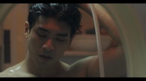 JC Lin Instagram - 這幾天看了很多大家的tag
很開心大家喜歡，看得心花開

「戀愛的愛和做愛的愛
合在一起才是光的所在」
導演說的，蠻喜歡這句話

那時候走到哪裡都帶著一疊籌碼
練習牌手習慣的把玩手勢

我自己看第一集的時候笑出來
：你們認識噢？
：認識啊，之前有一起上過班🤣

可以多跟我們分享看完的感受
推薦更多的朋友一起看🫶

@letstalkaboutchu 
#愛愛內含光