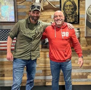 Jack Carr Instagram - Happy Birthday @joerogan 🇺🇸

Keep Crushing! 

#JoeRogan #HappyBirthday
