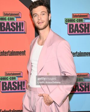 Jack Quaid Instagram - 💥 Comic Con was one for the books. Thank you so much San Diego! Now I sleep my nerdy slumber. #sdcc #theboys #myadventureswithsuperman #startreklowerdecks 

💇🏻 @allure_by_stephanie 
👔 @slimecityangels @toddsnyderny