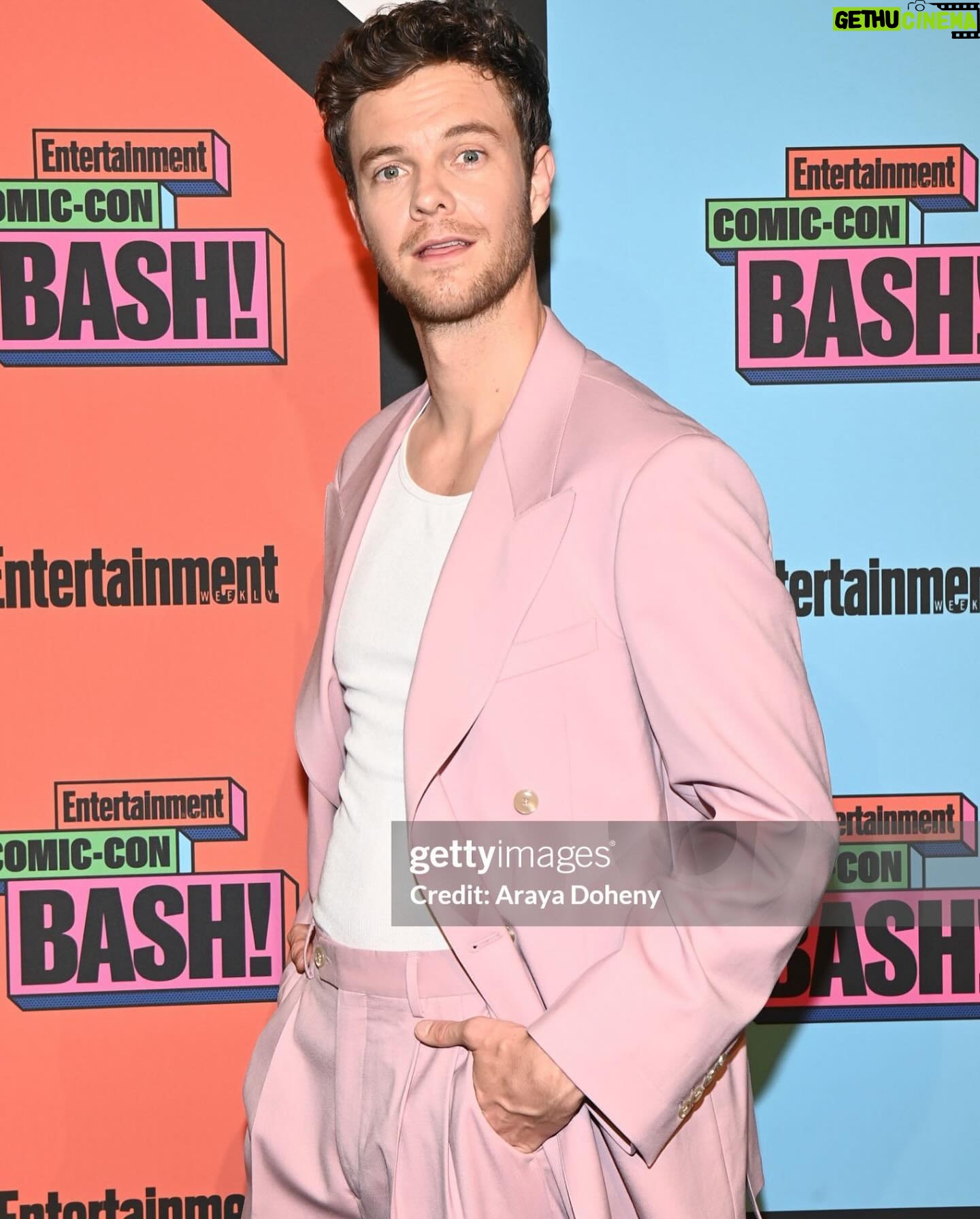 Jack Quaid - 134.2K Likes - 💥 Comic Con was one for the books. Thank you so much San Diego! Now I sleep my nerdy slumber. #sdcc #theboys #myadventureswithsuperman #startreklowerdecks
💇🏻 @allure_by_stephanie
👔 @slimecityangels @toddsnyderny