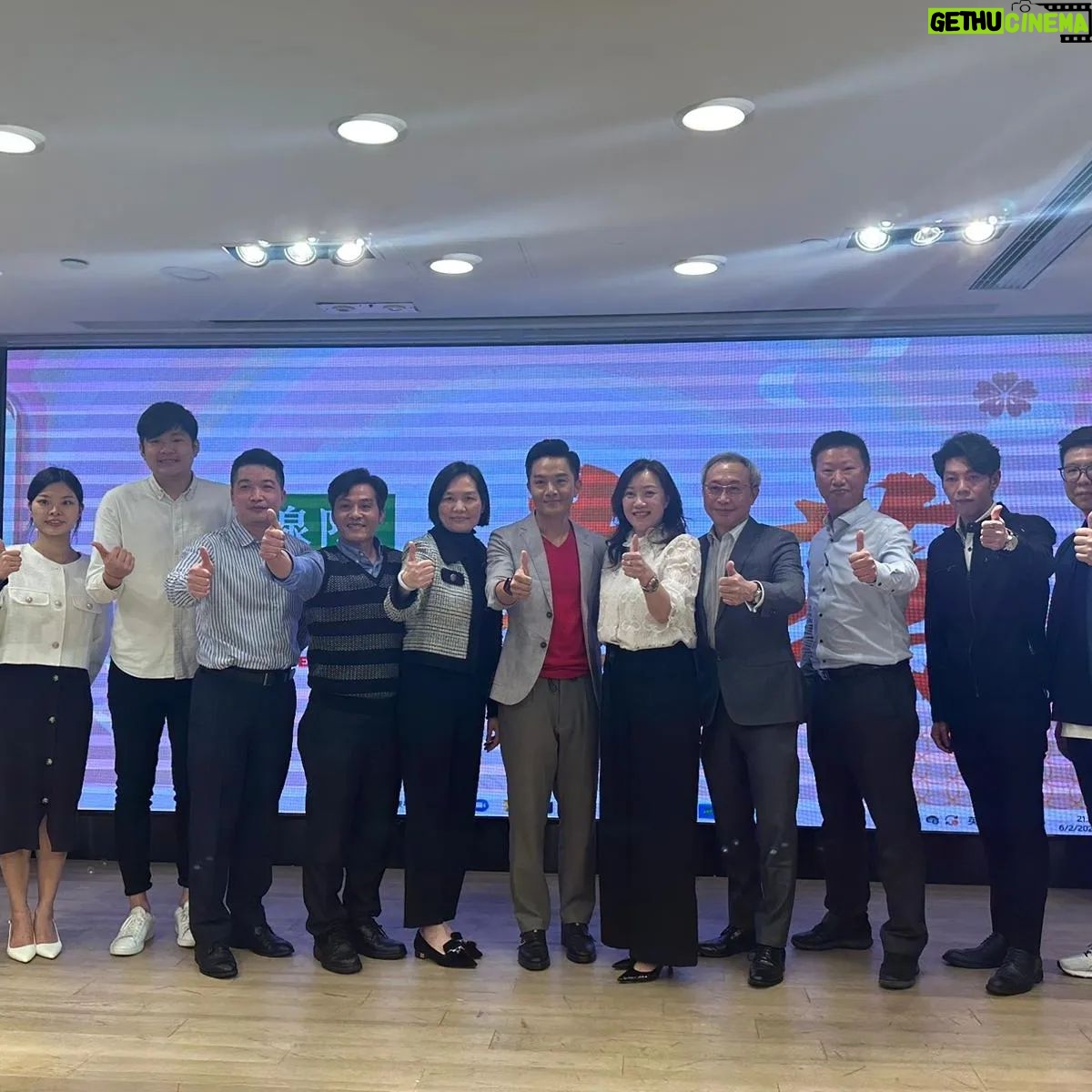 Jack Wu - 358 Likes - Thanks for having me ....
新一年新景象
多謝邀請春茗嘉賓...
祝貴集團生意興隆 , 貨如輪轉 , 同事豐衣足食
#大家樂集團 #米線陣 #巷頭見
#是日完成收工返屋企食碗米線先
Costume : TailorPro
hair : @suecheung
makeup: @phoebeyung_makeupartisthk